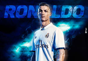 Cristiano Ronaldo 身穿皇家馬德里球衣，背景為藍色發光。 — 克里斯蒂亞諾·羅納度 壁紙