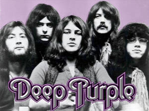 經典搖滾樂隊 Deep Purple 的黑白照片，帶有紫色標誌。 — 暗紫色美學 壁紙