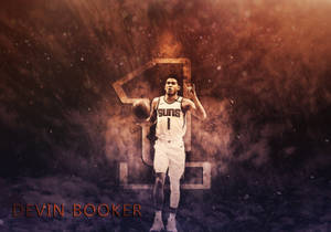 籃球運動員 Devin Booker 身穿太陽隊球衣，在暴風雨的橙色光芒中持球。 — Devin Booker 壁紙