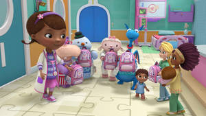 Doc McStuffins 與她的玩具病人在兒科診所。 — 小醫師大玩偶 壁紙