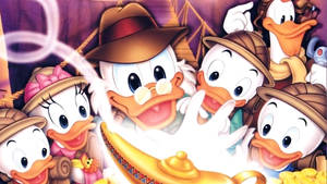 DuckTales 角色穿著探險裝備興奮地圍著一盞發光的神燈。 — 史高治·麦克老鸭 壁紙