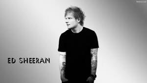 Ed Sheeran 身穿黑色T恤，手臂上有刺青，背景為漸層色。 — 紅景天 壁紙