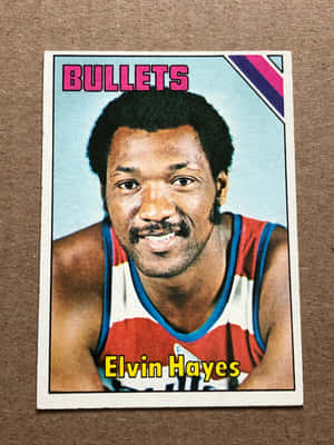 棕色背景上的復古 Elvin Hayes 子彈隊籃球交易卡。 — 運動 壁紙
