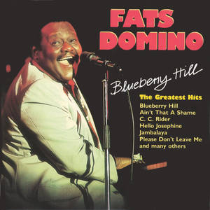 Fats Domino 在經典專輯封面上微笑著對著麥克風唱歌。 — 音樂 壁紙
