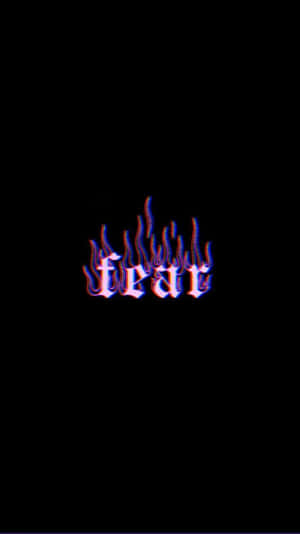 黑色背景上帶有火焰效果的霓虹文字，顯示 fear。 — 城市燈光 壁紙