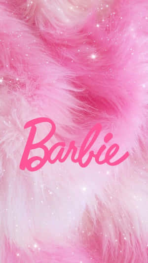 帶有亮片和Barbie文字的粉紅色毛茸茸毛皮 — 粉嫩粉彩美學 壁紙