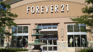 Forever 21 店鋪，設有噴泉及櫥窗模特兒