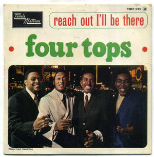 Four Tops 樂隊照片在摩城唱片封面上，背後有城市燈光。 — Pixel 9 Pro Fold 壁紙