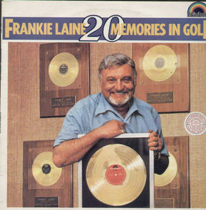 Frankie Laine 手持金唱片，身後牆上展示著更多金唱片。 — Galaxy Z Flip7 FE 壁紙