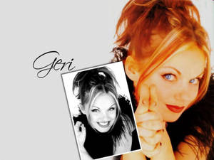 Geri Halliwell 微笑著，紅髮藍眼，手持自己的黑白照片。 — 辣妹合唱團 壁紙