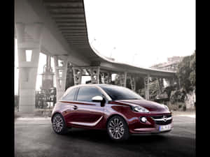 白天，一輛栗色Opel Adam停放在彎曲的混凝土天橋下。 — 歐寶 壁紙