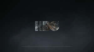 黑暗煙霧背景上帶金屬質感的HBO標誌 — HBO 壁紙