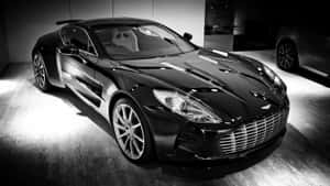 黑色Aston Martin跑車在展廳聚光燈下展示。 — 奧斯頓馬丁 壁紙