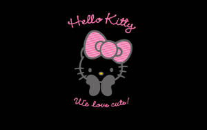 Hello Kitty 標誌，帶有粉紅色蝴蝶結和文字「We love cute!」，黑色背景 — 暗黑少女風 壁紙