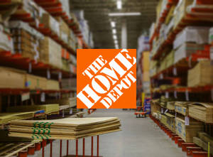 Home Depot 倉庫通道，堆滿木材和建築材料。 — 好市多 壁紙