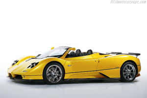 黃色Pagani Zonda敞篷跑車在工作室中，配備鉻合金輪圈和黑色內飾。 — 明亮 壁紙