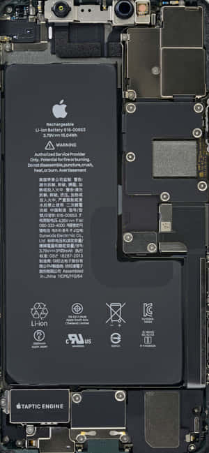顯示電池和 Taptic Engine 的 iPhone 內部 — Galaxy A15 壁紙
