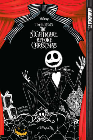 Jack Skellington 身穿燕尾服，坐在有紅色帷幕和萬聖節裝飾的舞台上。 — 傑克·史克林頓 壁紙