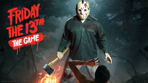 Jason Voorhees 在黑暗森林中將斧頭放在燃燒的受害者上方。 — 傑森·沃爾希斯 壁紙