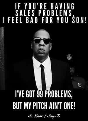 Jay-Z 戴太陽眼鏡和西裝，帶有關於銷售和推銷問題的文字 — 省電 壁紙