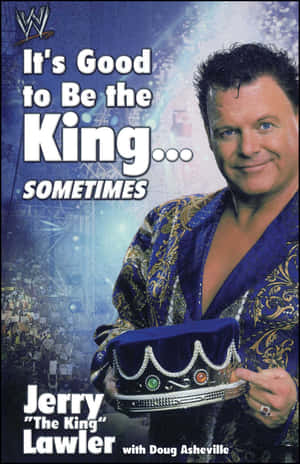 Jerry Lawler 在摔角競技場手持鑲有寶石的王冠。 — 漫威標誌 壁紙