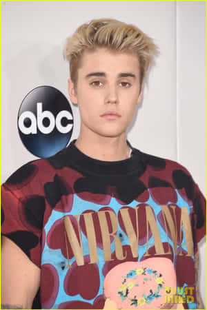 Justin Bieber 在ABC活動中穿著Nirvana圖案T恤。 — 小賈斯汀 壁紙