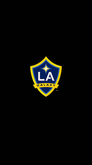 黑色背景上的 LA Galaxy 足球隊標誌 — 運動 壁紙