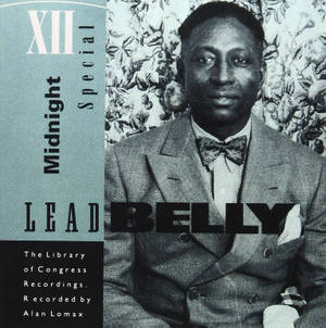 Lead Belly 穿著西裝和領結，來自美國國會圖書館錄音的復古照片。 — 復古 壁紙