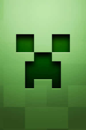Minecraft 中像素化的綠色苦力怕臉，帶有發光的眼睛和令人畏懼的笑容。 — 我的世界 壁紙