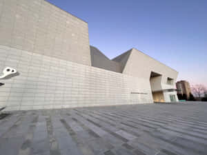 暮色中幾何設計的現代博物館建築。 — 美學天空 壁紙