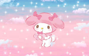 My Melody 在佈滿星星的粉紅天空中與柔軟雲朵一起漂浮。 — 我的旋律 壁紙