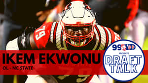 足球員Ikem Ekwonu在NC State球衣下於Draft Talk環節。 — NFL 美式足球 壁紙