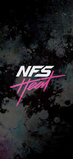 NFS Heat 標誌，粉紅色和白色文字，深色 grunge 背景。 — 電玩遊戲 GIF 壁紙