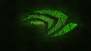 在深色紋理背景上，由像素組成的發光綠色 Nvidia 標誌。 — Off white 標誌 壁紙