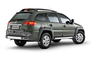 橄欖綠色 Fiat Palio Adventure SUV，配備車頂行李架和堅固輪胎。 — Surface Laptop 壁紙