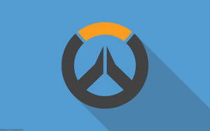 Overwatch 遊戲標誌，黑色和橙色設計，藍色背景。 — 鬥陣特攻 壁紙