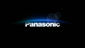 Panasonic 標誌在黑色背景上帶有藍色光條 — 美學深藍 壁紙