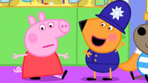 Peppa Pig 和一個警察角色在卡通教室中。