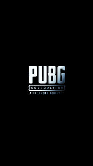 黑色背景上的銀色 PUBG Corporation 標誌 — 遊戲玩家標誌 壁紙