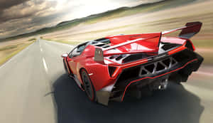 紅色藍寶堅尼 Veneno Roadster 在日落時分的沙漠公路上疾馳。 — 蘭博基尼 壁紙