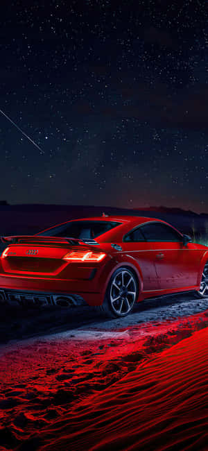 紅色跑車停在沙漠中，上方是繁星點點的夜空，有流星劃過。 — OnePlus 13 壁紙