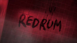 紅色格子牆上以黑色噴漆寫上Redrum，伴有煙霧。 — 醫生的睡眠 壁紙