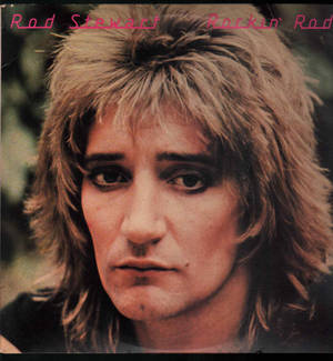 Rod Stewart 在專輯封面上頭髮蓬鬆，表情強烈。 — 音樂 壁紙