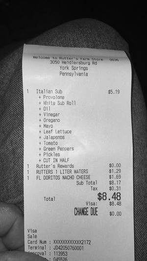 Rutters Farm Store 的潛艇堡和飲料收據放在牛仔布上。 — 比爾 壁紙