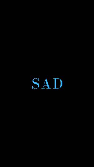 在黑色背景上發出藍色光芒的「SAD」字樣。 — 情緒 壁紙