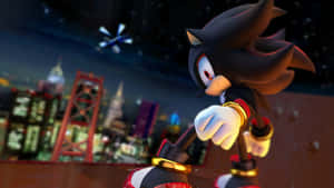 Shadow the Hedgehog 站在屋頂上，俯瞰著夜晚霓虹燈閃爍的城市。 — 音速小子 壁紙