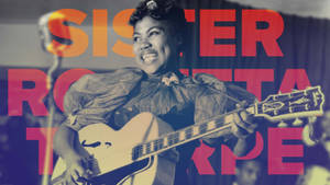 Sister Rosetta Tharpe 在舞台上微笑彈吉他，帶有彩色文字疊加。 — 凱特·畢夏普 壁紙