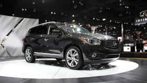 黑色Infiniti SUV在車展上展示，配有反光地板和明亮燈光。 — Mercedes Benz C300 壁紙