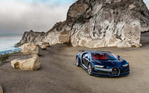 藍色Bugatti Chiron停泊在俯瞰海洋的懸崖上，有岩石 formations。 — Steam Deck OLED 壁紙