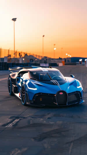 日落時賽道上的藍色 Bugatti 超跑 — 布加迪 GIF 壁紙